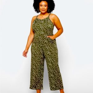 41Hawthorn NWT, adorable jumpsuit, olive green with cream/white flowers, dainty
